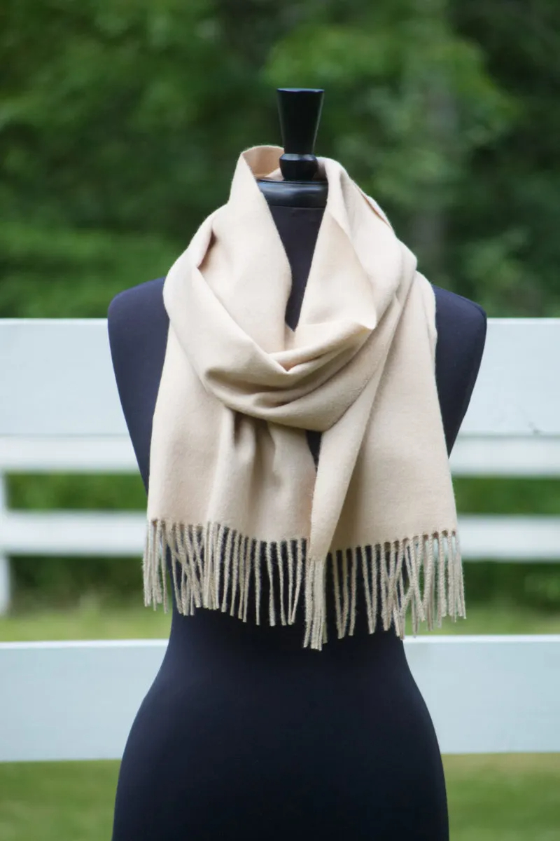 Alpaca scarf: Stay Warm in Style with It插图4
