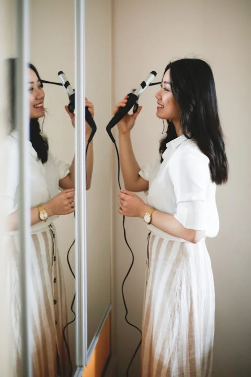 Can you curl synthetic hair with a curling iron插图4