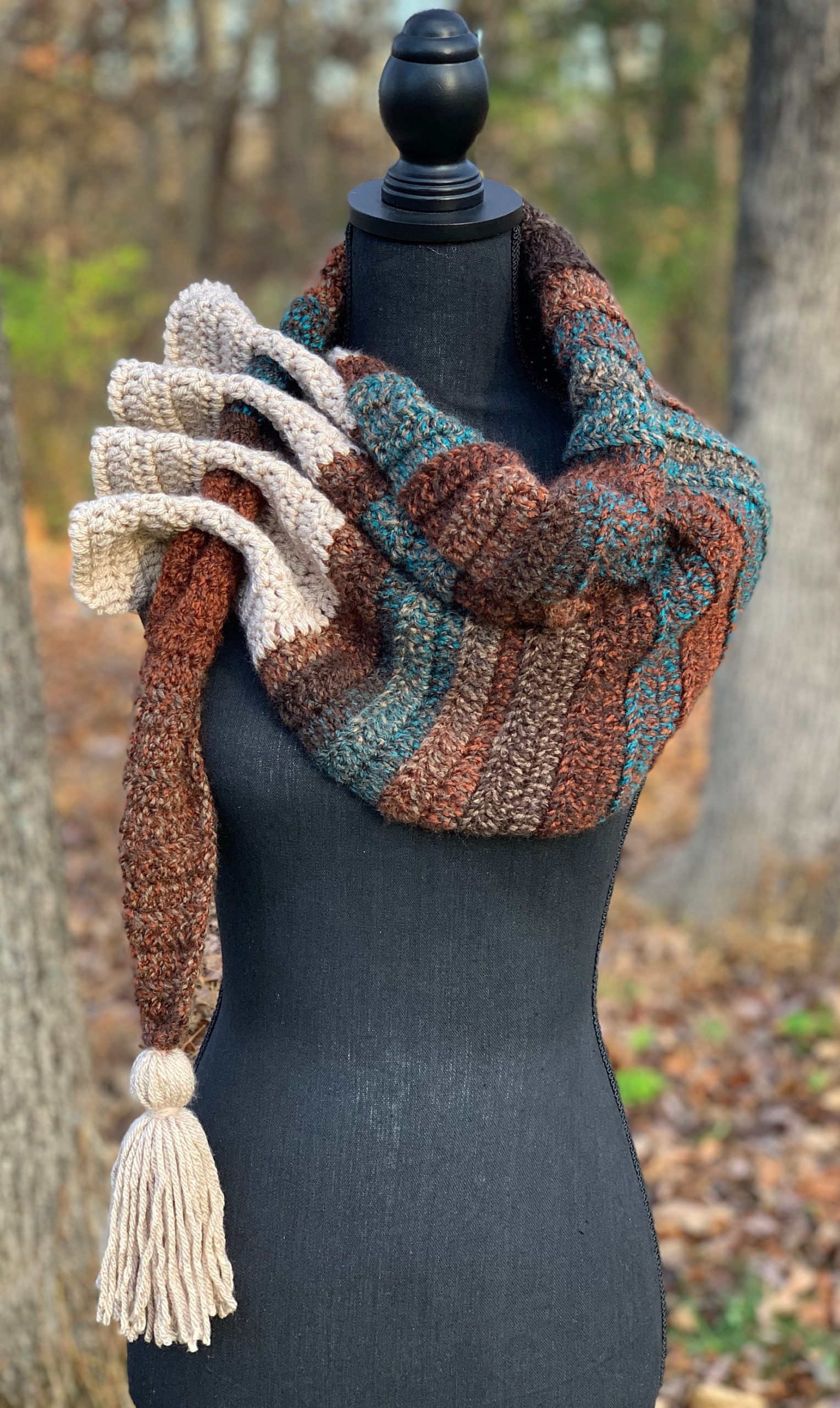 Keyhole scarf