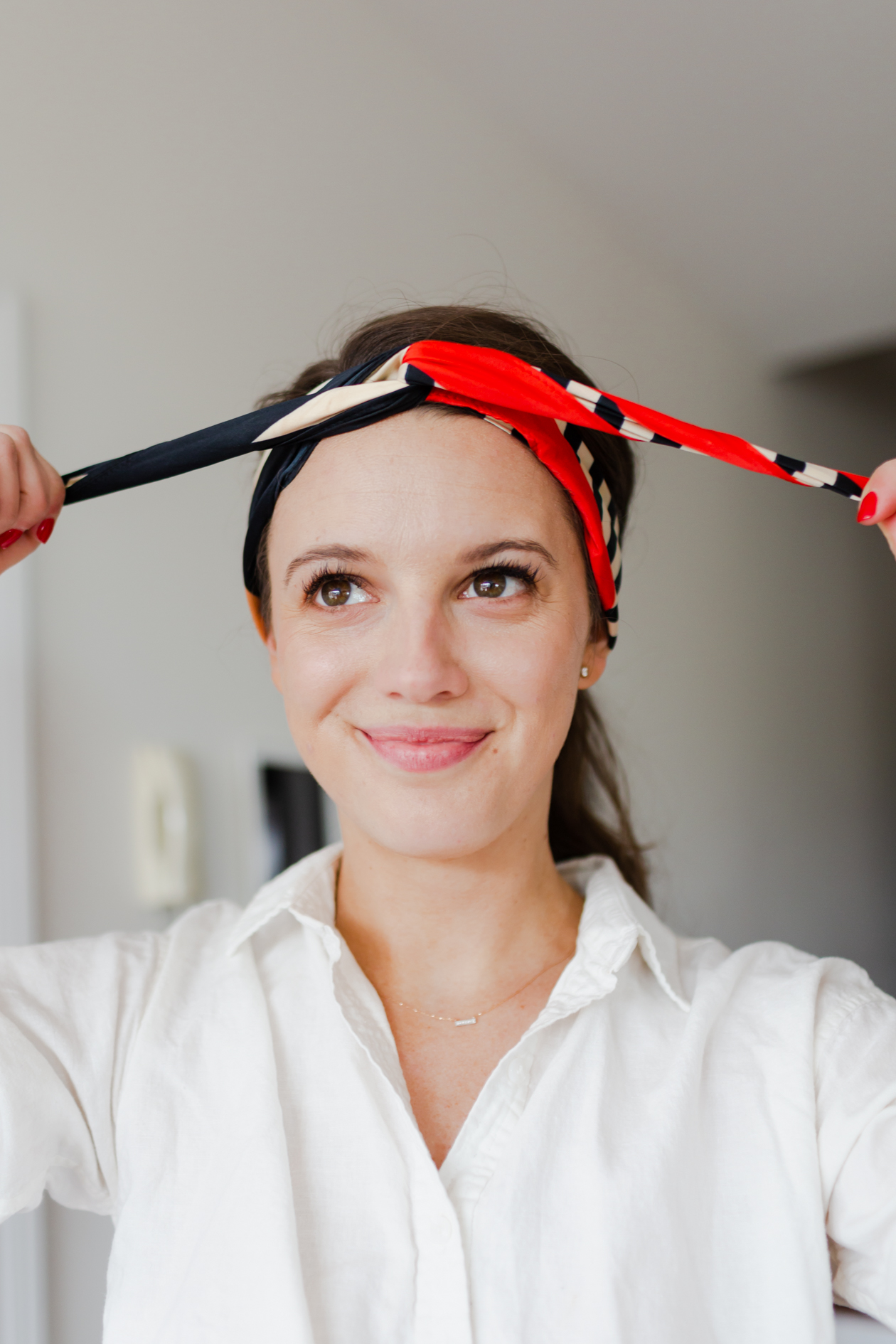 how to tie a scarf into a shirt