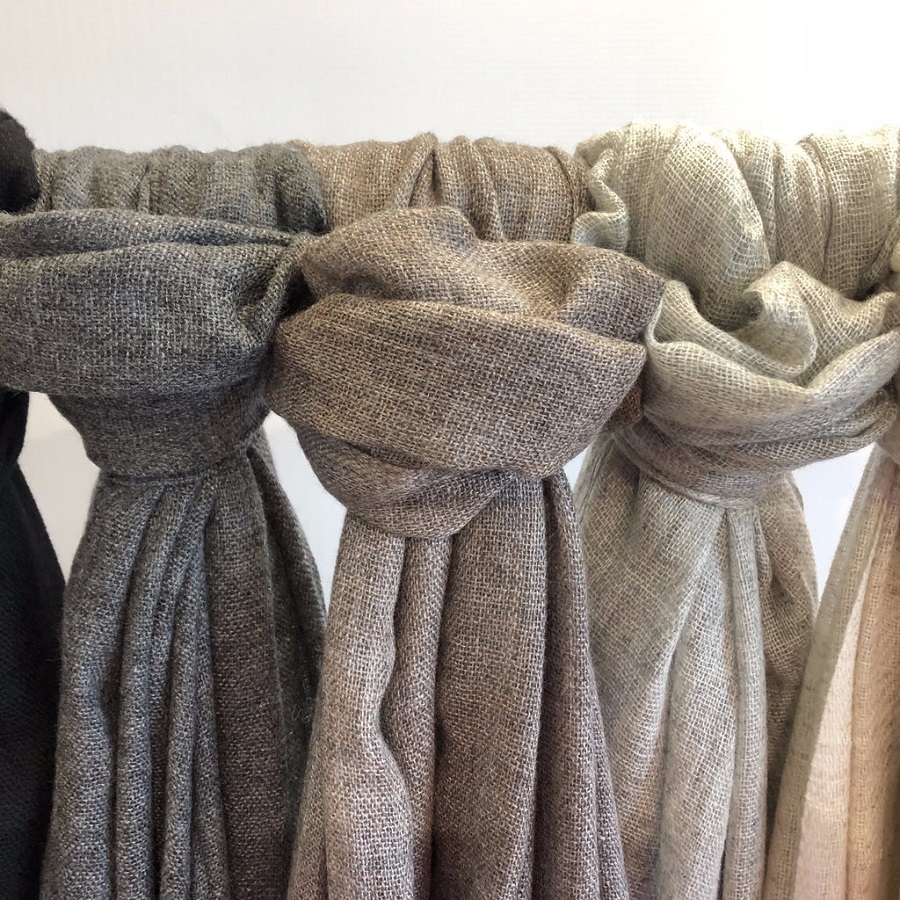 Lightweight cashmere scarf