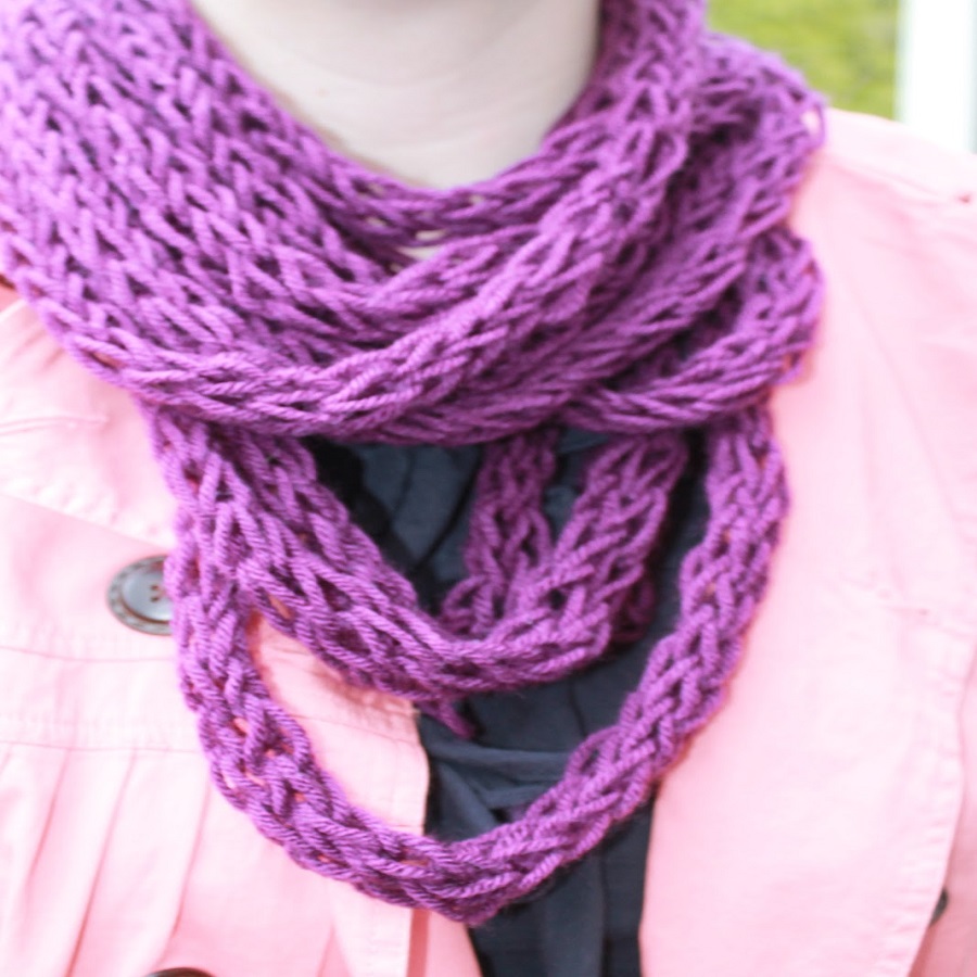 how to finger knit a scarf