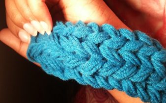 how to finger knit a scarf