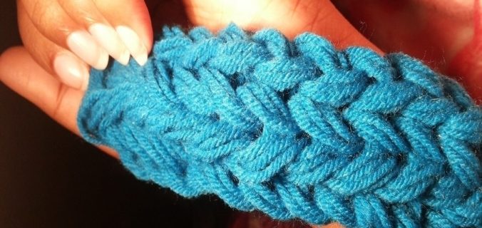 how to finger knit a scarf