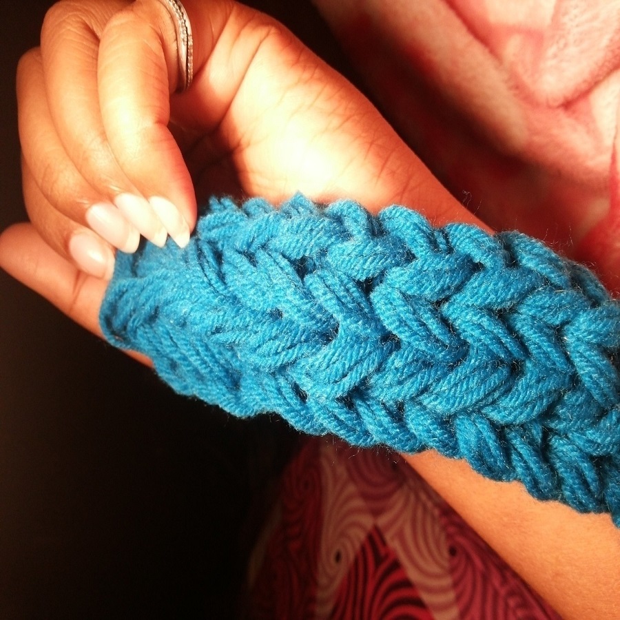 how to finger knit a scarf