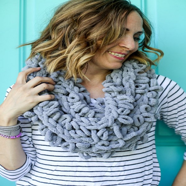 how to finger knit a scarf